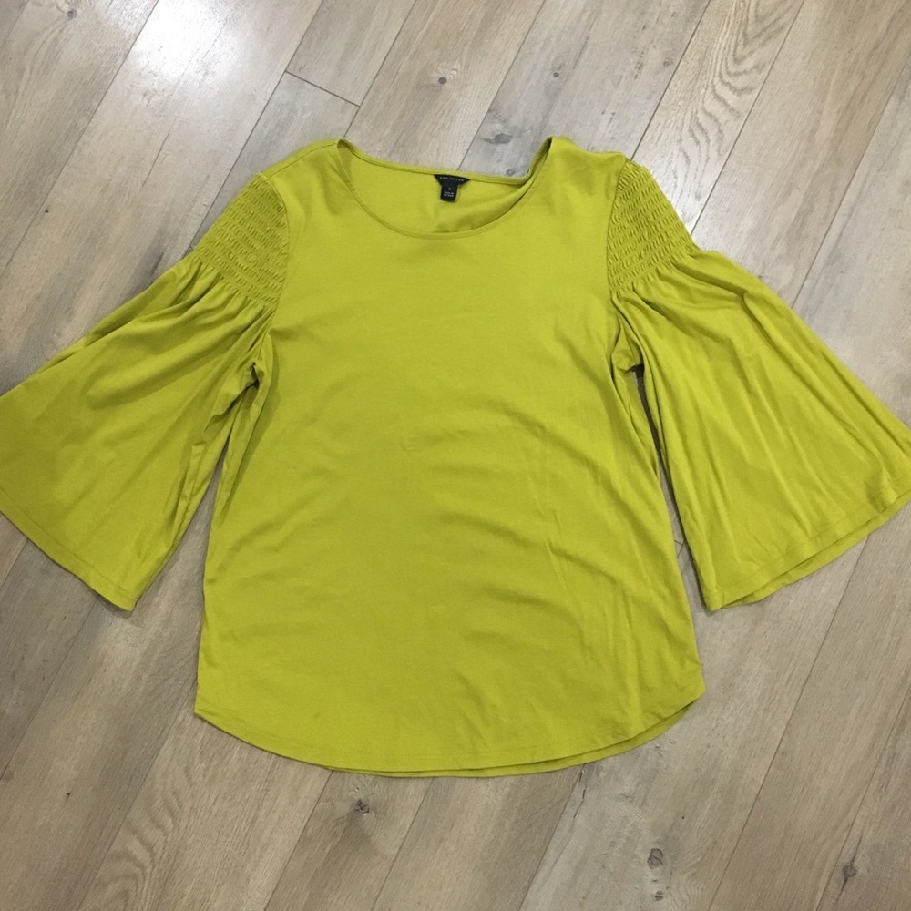 Like New Ann Taylor Bell Sleeve Blouse Size Medium